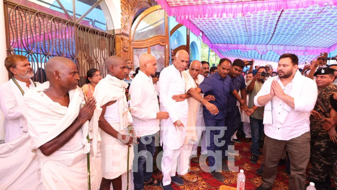 tejashwi-buxar-shaheed-visit-2025