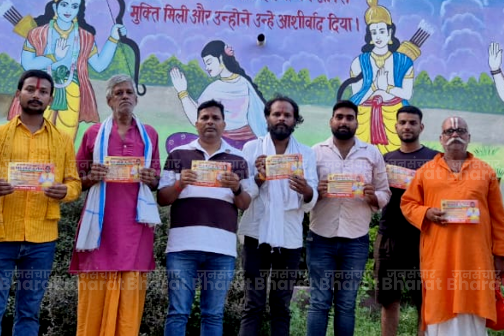 for-the-first-time-in-bihar-mahaarati-of-5-panda-maharajas-at-ahrauli-ghat-in-buxar-history-created