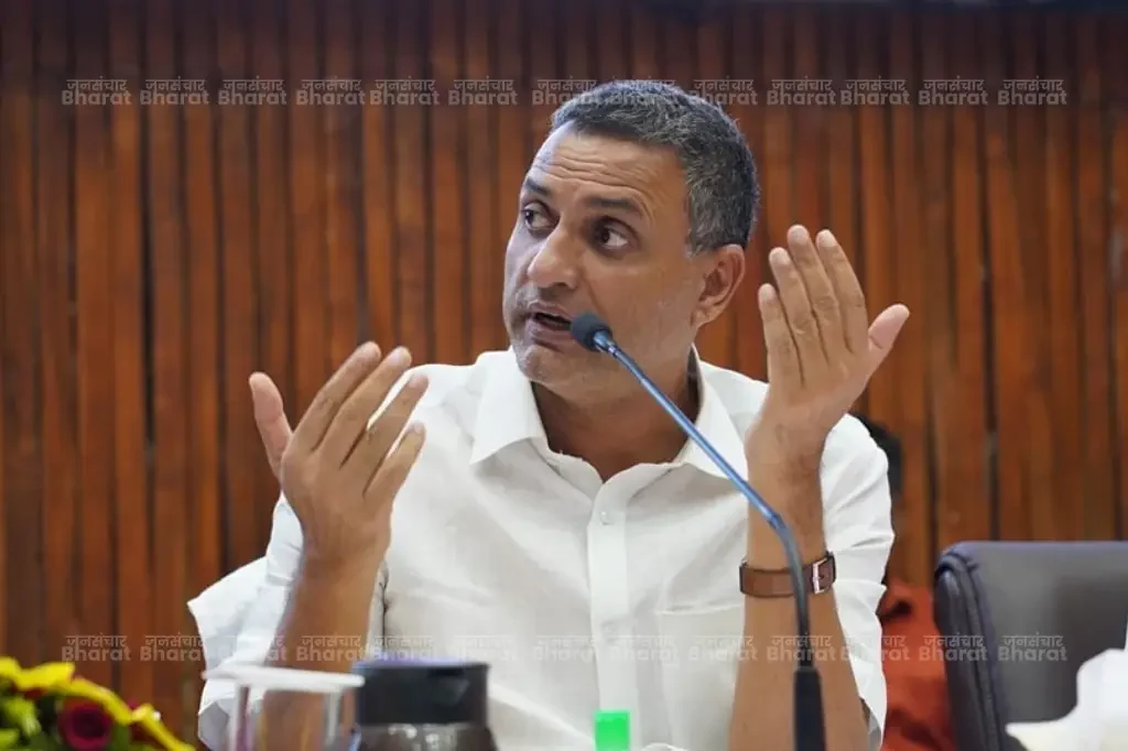 lok-sabha-buxar-railway-station-delay-amrit-bharat-scheme-discussion