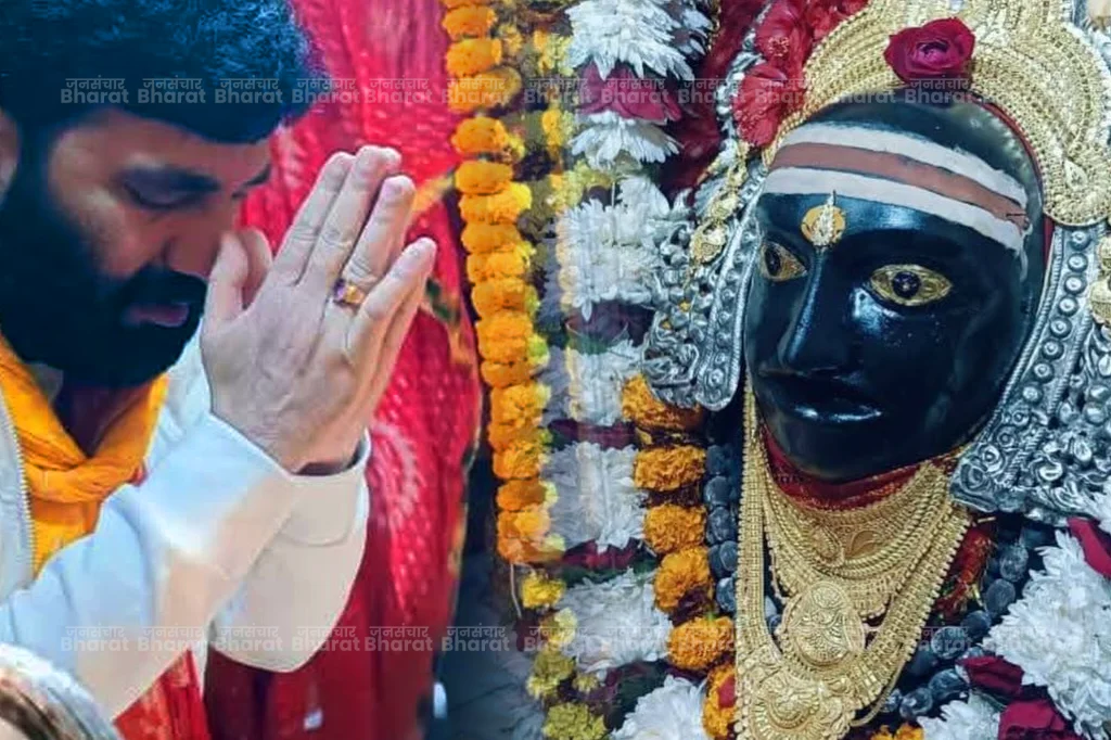 thawe-temple-gold-offering-amrendra-pandey-ritesh-pandey